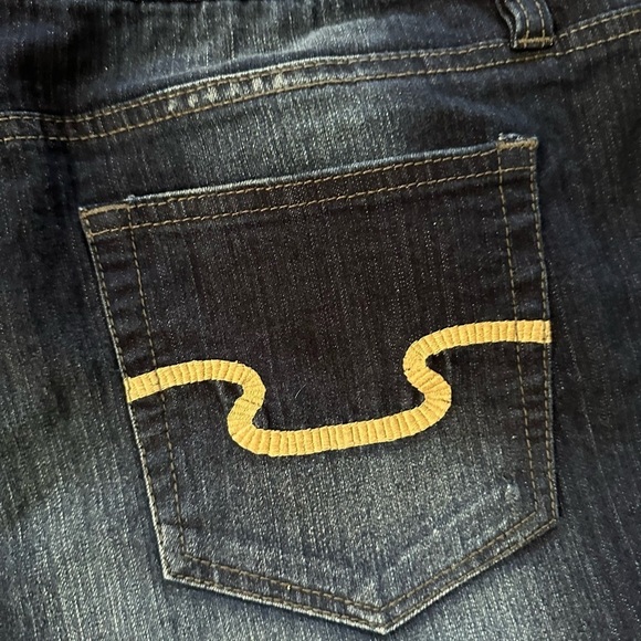 U2B Urban Basics Dark wash Denim Jean Shorts Size 11 Handkerchief Pockets - Picture 7 of 8